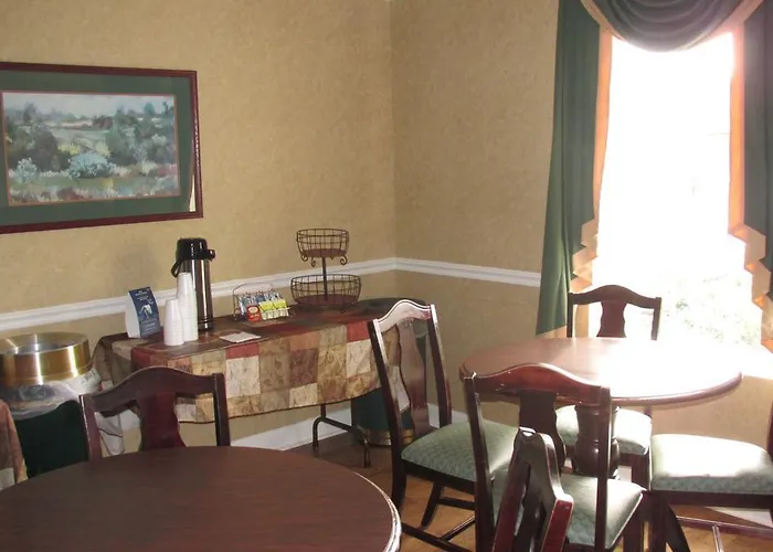Hotel Baymont By Wyndham Airport Lafayette