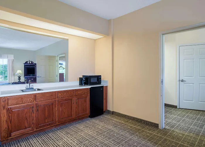 Baymont By Wyndham Airport Hotel