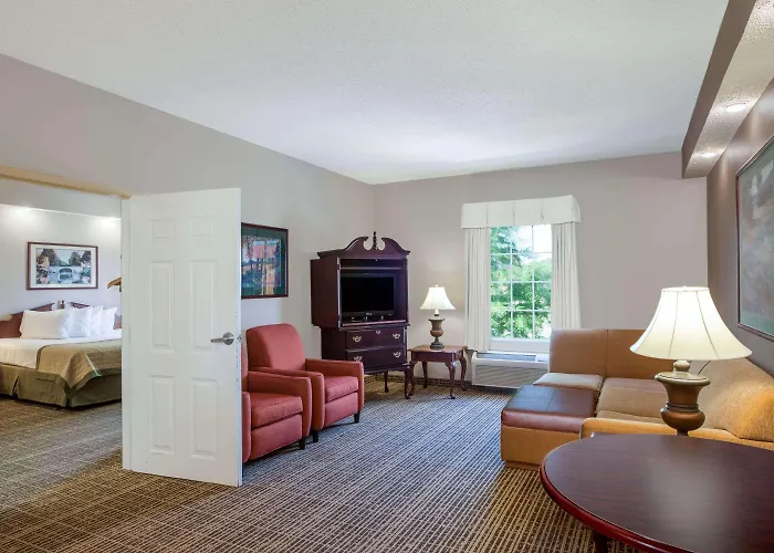 Baymont By Wyndham Airport Hotel