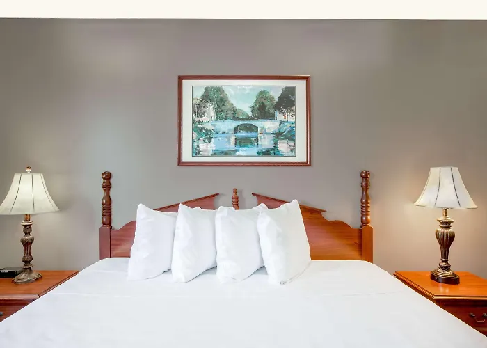 Baymont By Wyndham Airport Hotel 3*