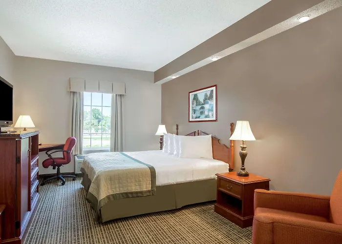 Baymont By Wyndham Airport Hotel 3*