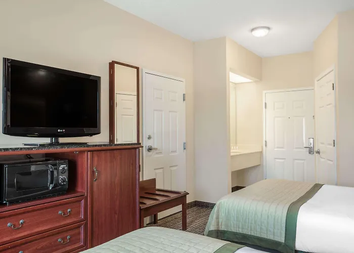 Hotel Baymont By Wyndham Airport Lafayette