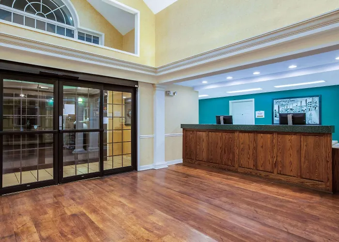 Baymont By Wyndham Airport Hotel