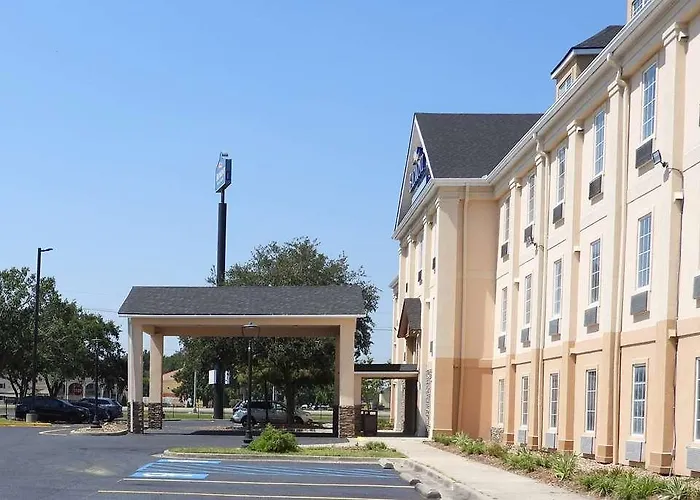 Baymont By Wyndham Airport Lafayette