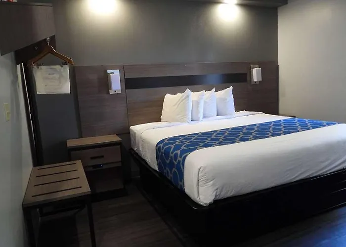 Baymont By Wyndham Airport Hotel 3*
