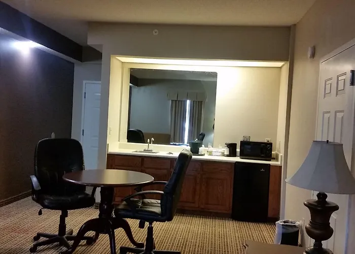 Baymont By Wyndham Airport 3*