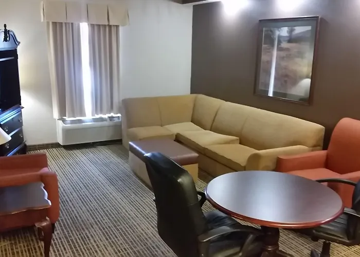 Hotel Baymont By Wyndham Airport 3*