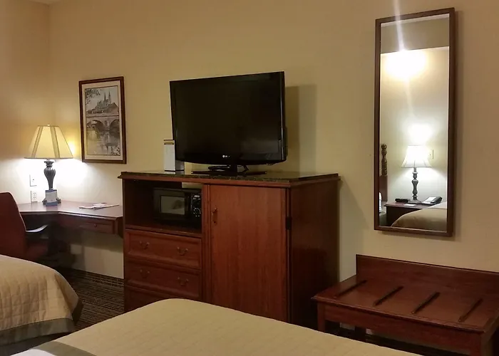 Baymont By Wyndham Airport Hotel