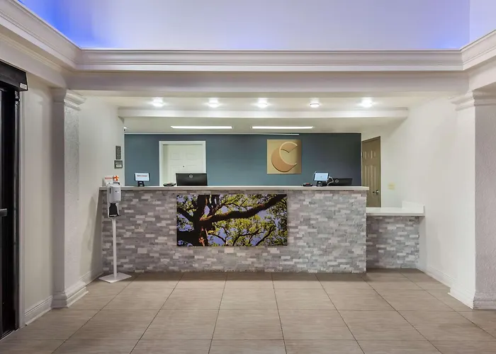 Baymont By Wyndham Airport Hotel