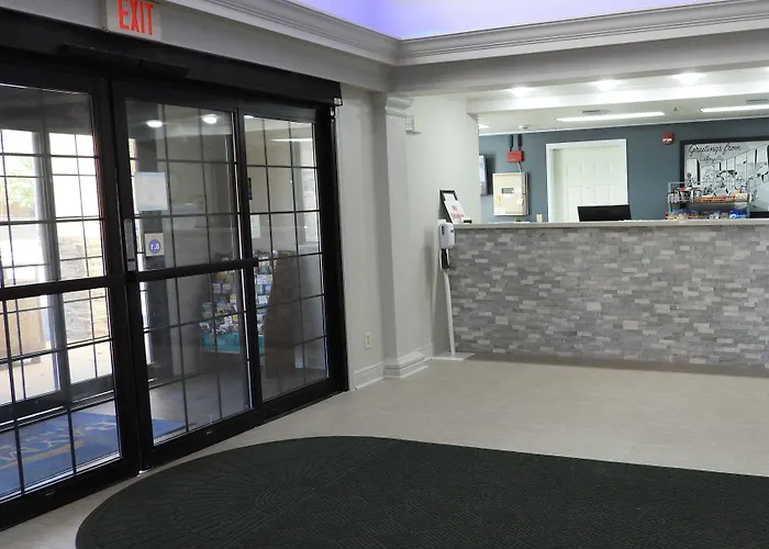 Baymont By Wyndham Airport Hotel