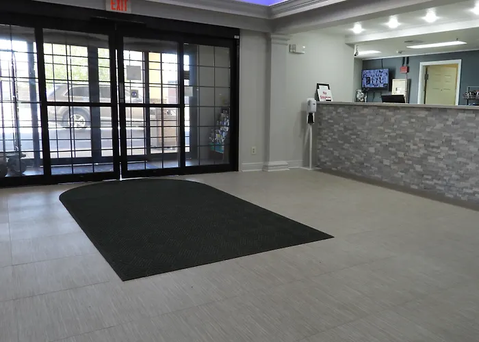 Baymont By Wyndham Airport 3*