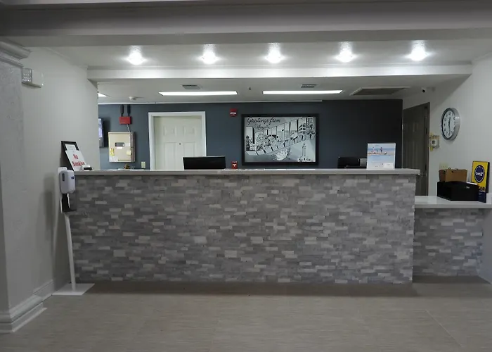 Hotel Baymont By Wyndham Airport