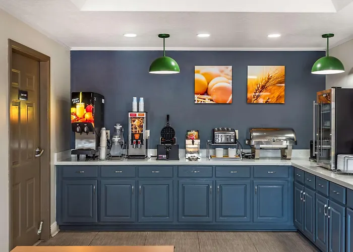 Hotel Baymont By Wyndham Airport 3*