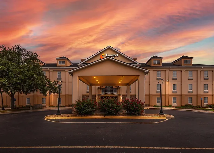Baymont By Wyndham Airport Hotel 3*