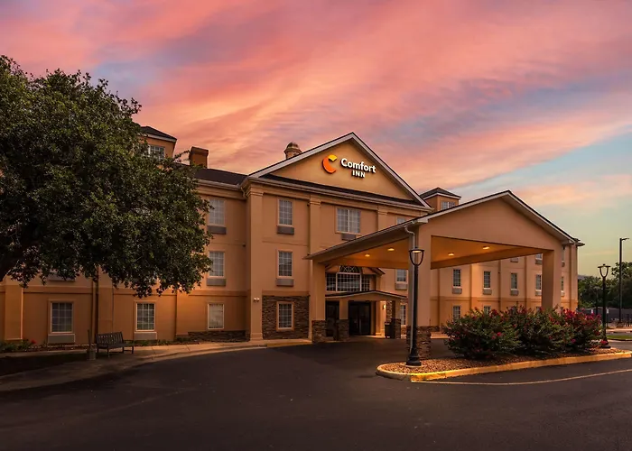 Baymont By Wyndham Airport Hotel