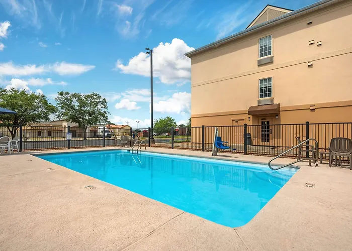 Hotel Baymont By Wyndham Airport 3*