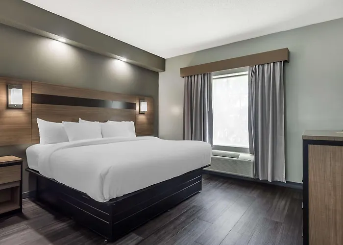 Baymont By Wyndham Airport Hotel Lafayette