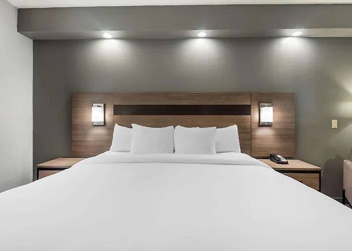 Baymont By Wyndham Airport Hotel 3*