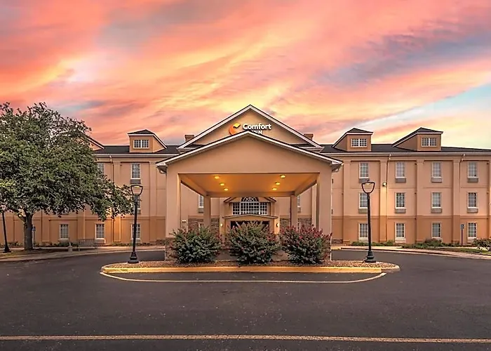 Baymont By Wyndham Airport Hotel