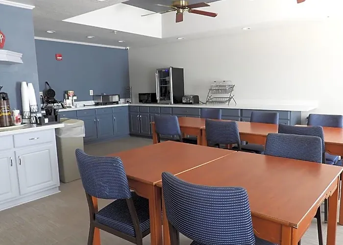 Baymont By Wyndham Airport Hotel