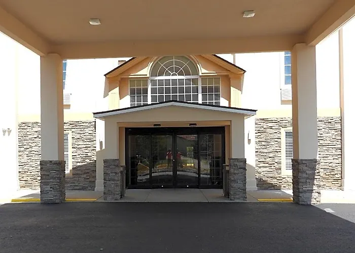 Baymont By Wyndham Airport Hotel