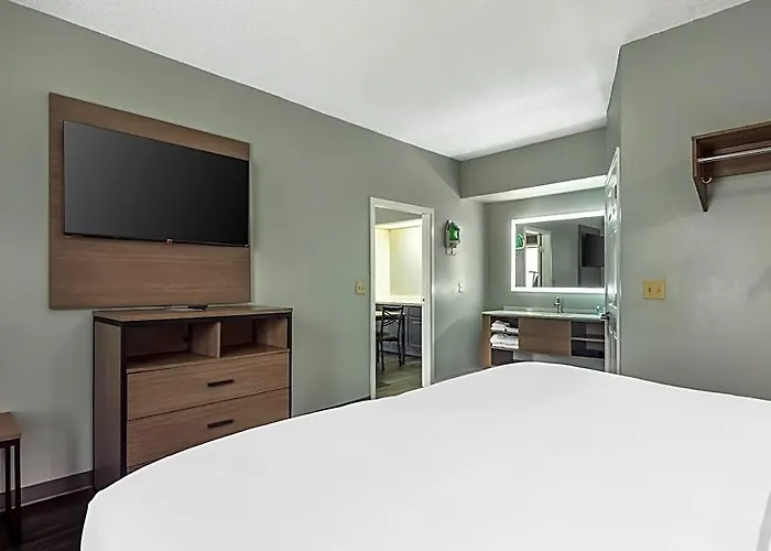 Baymont By Wyndham Airport Hotel Lafayette