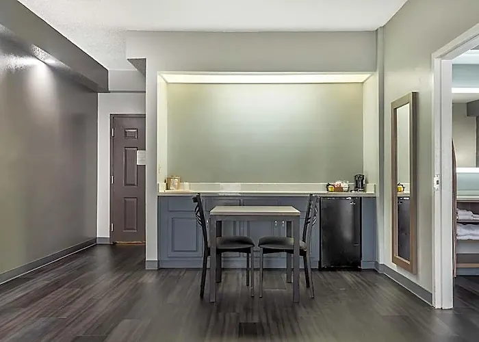 Baymont By Wyndham Airport Hotel 3*