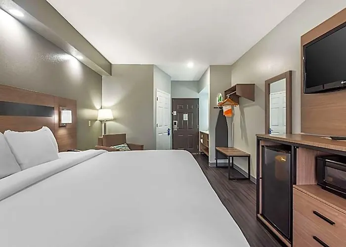 Baymont By Wyndham Airport Hotel Lafayette