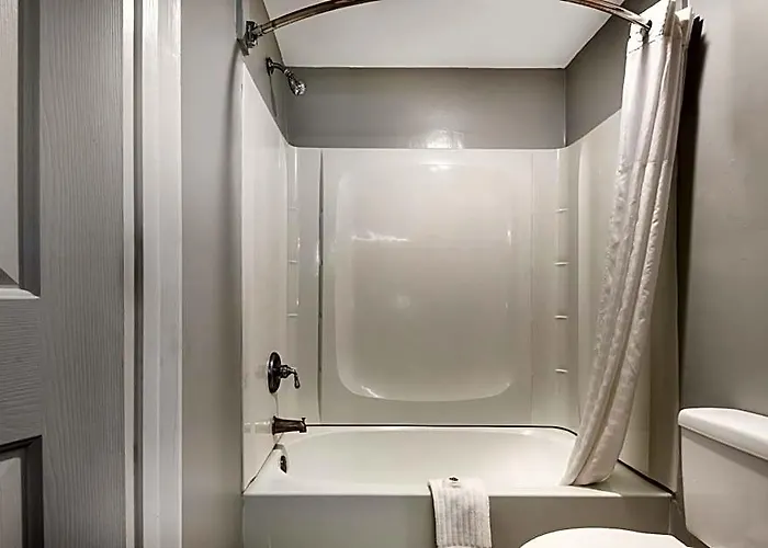 Baymont By Wyndham Airport Hotel Lafayette
