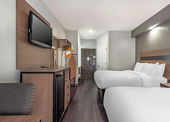 Hotel Baymont By Wyndham Airport