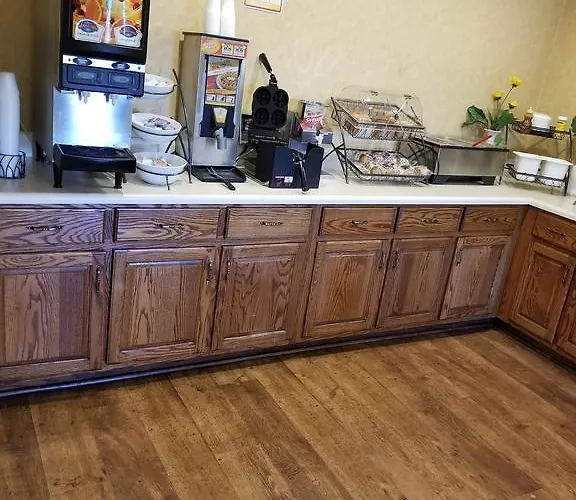 Baymont By Wyndham Airport 3*